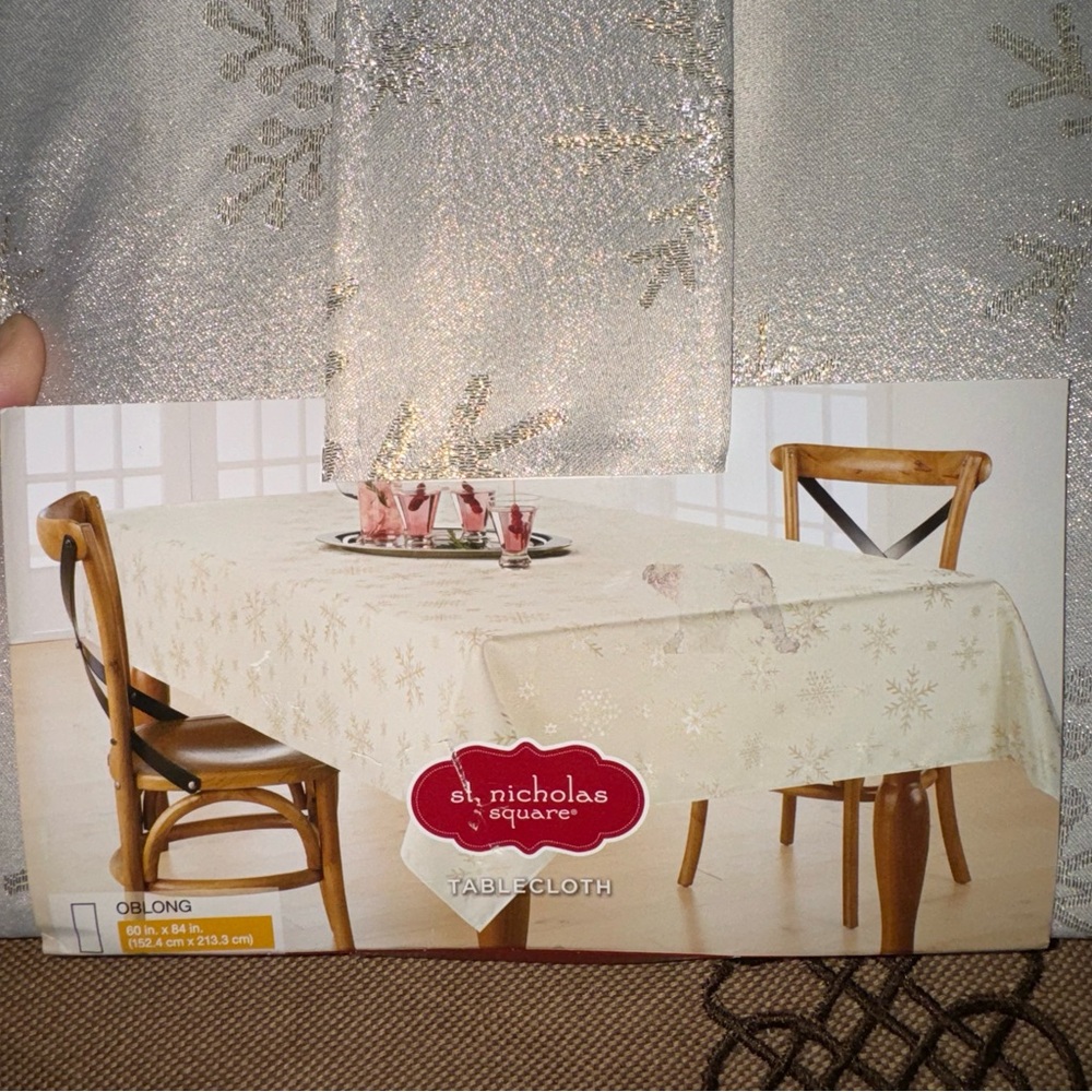 St. Nicholas Square NWT! Tablecloth Oblong Gold Beige Snowflake Pattern